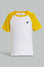 Load image into Gallery viewer, White And Navy Raglan T-Shirt For Baby Boys (Pack of 2) تيشيرت سادة باللون الأبيض والكحلي للأولاد الرضع (قطعتين)
