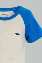Load image into Gallery viewer, Grey And Beige Raglan T-Shirt For Baby Boys (Pack of 2) تيشيرت سادة باللون الرمادي والبيج للأولاد الرضع (قطعتين)
