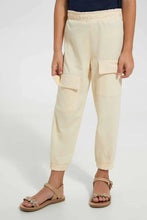 Load image into Gallery viewer, Beige Cargo Pant بنطلون كاجول باللون البيج
