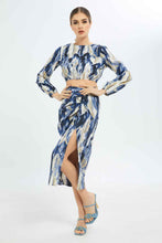 Load image into Gallery viewer, بلوزة باللون الكحلي قصيرة للنساء
