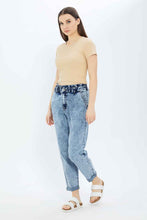 Load image into Gallery viewer, بنطلون جينز واسع باللون الأزرق للنساء
