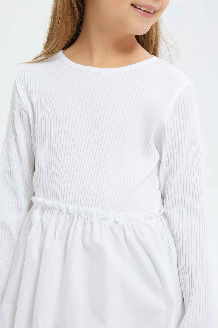 فستان مكشكش باللون الأبيض للبنات الصغار