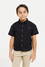 Load image into Gallery viewer, قميص واسع باللون الأسود للأولاد الصغار
